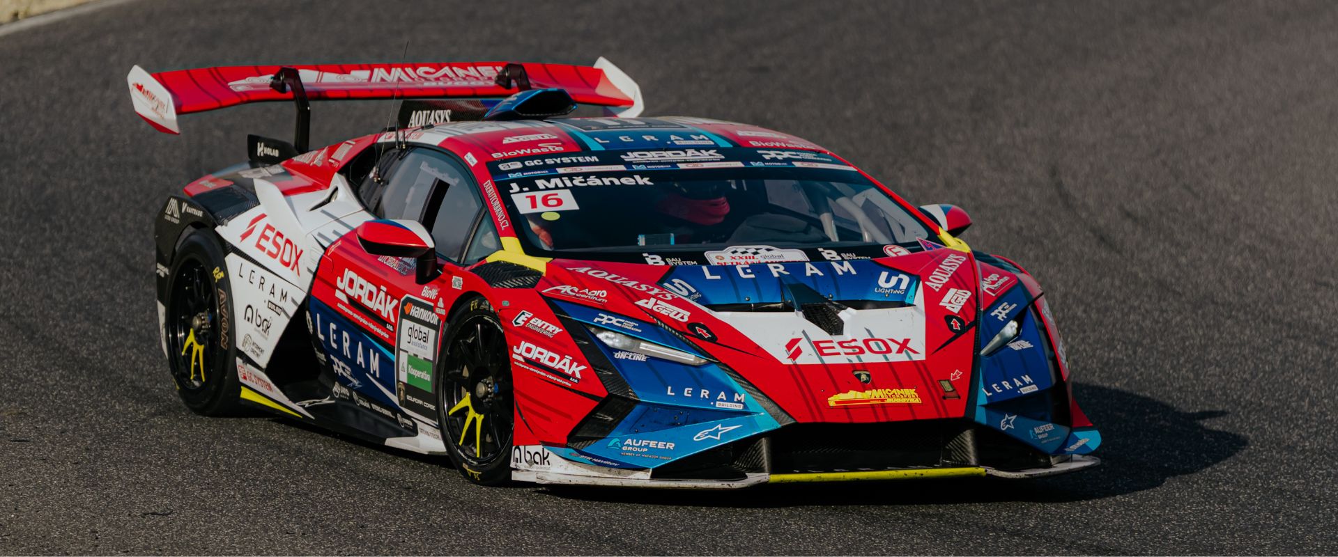 Poslední vítězství sezóny a&nbsp;půlhodina s&nbsp;prezidentem. Jiří Mičánek driftoval v&nbsp;Sosnové na setkání mistrů