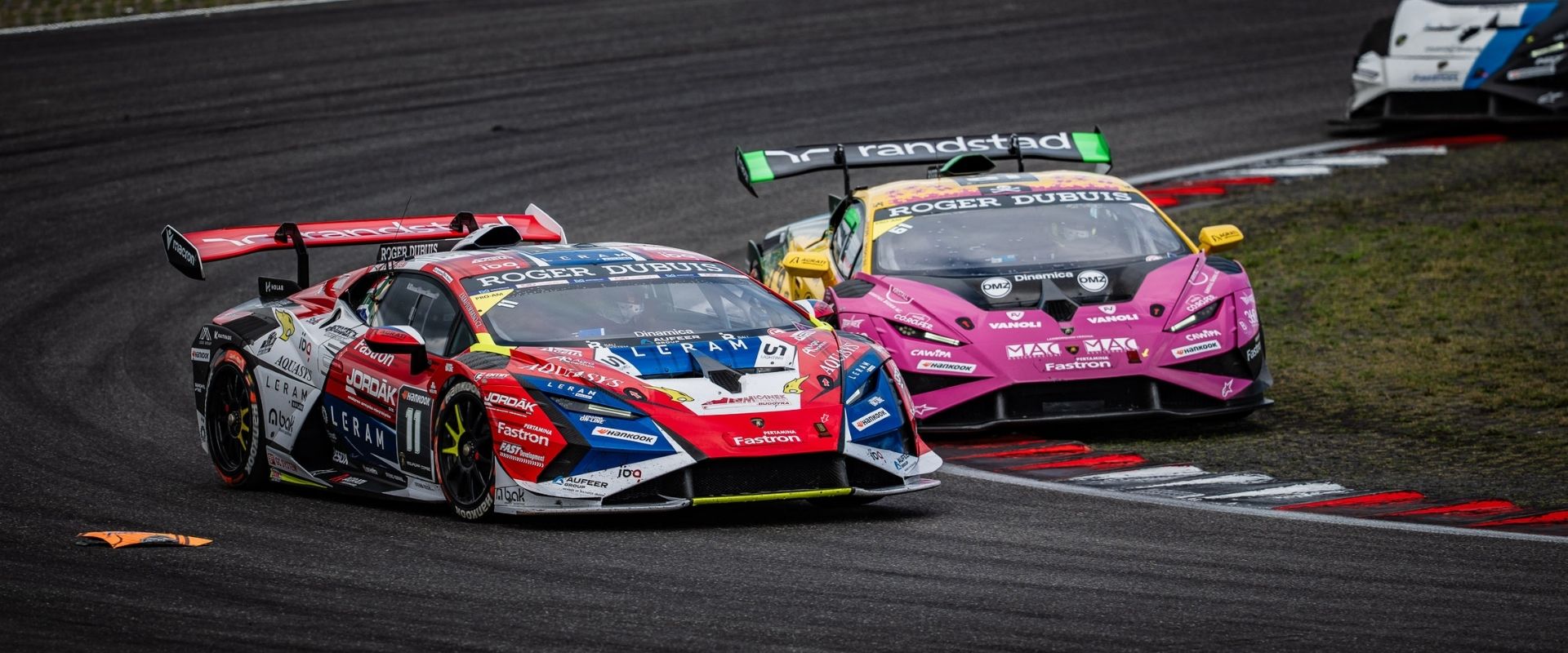 Působivý výsledek ze „zeleného pekla“. Mičánek Motorsport posbíral čtyři pódia i&nbsp;důležité body